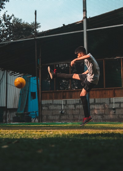من حقق دوري أبطال أوروبا سنة 2000؟